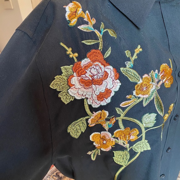 Chico's Black‎ Embroidered Tunic - Size 3 - Picture 7 of 11